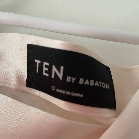 ^Cream colour silk aritzia skirt^ - Picture 3 of 4